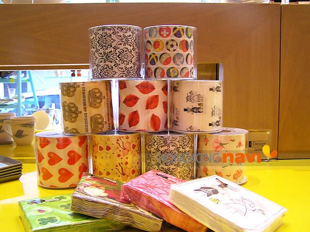 カラフルなバスルームティッシュ。こんな雑貨も豊富です