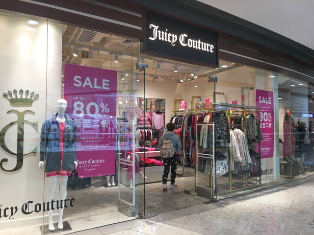 Juicy Coutureの店内は女子でいっぱい！