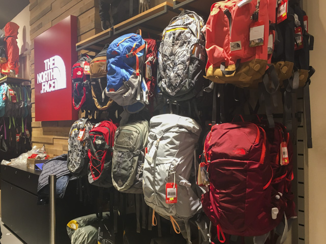 The Northfaceでアウトドアアクセサリーも
