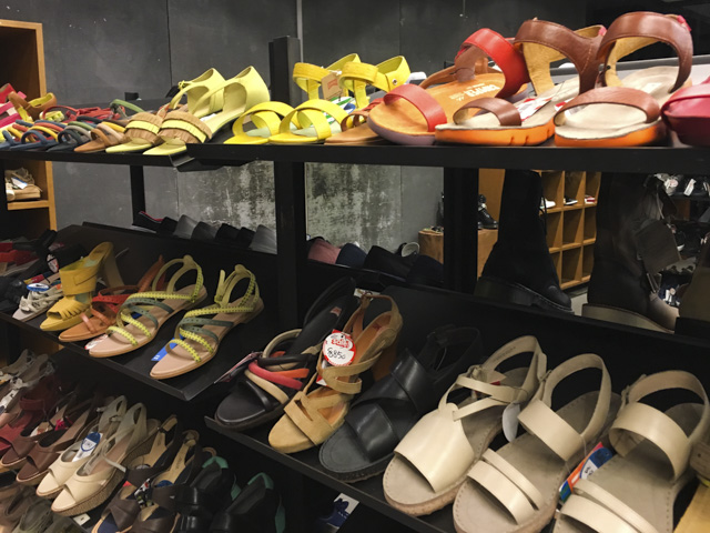 CAMPERの靴やサンダルは店内奥にあります