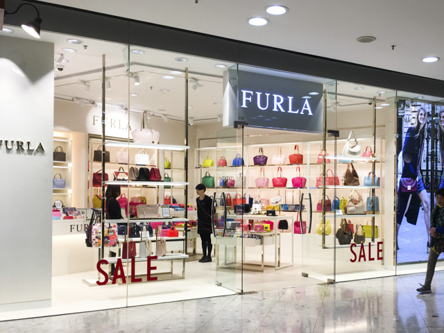 色とりどりの綺麗なバッグが魅力的なFURLA