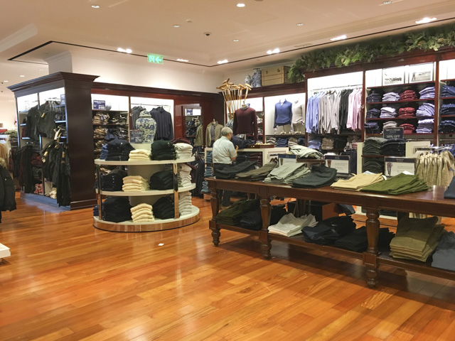 店内はかなり広い
