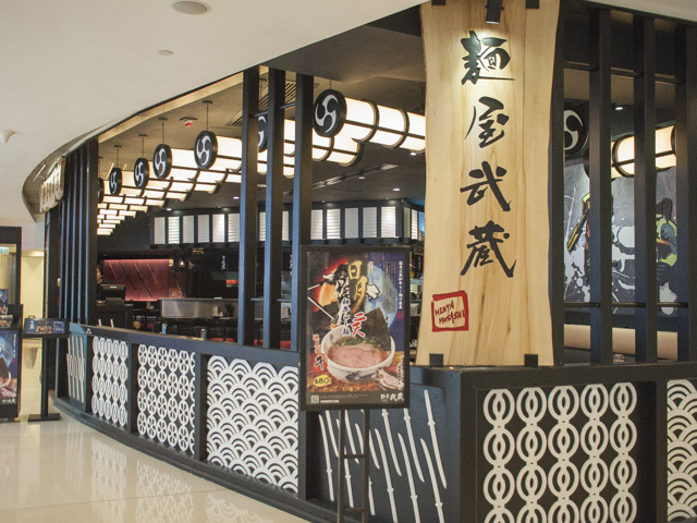 日本のラーメン屋さんは人気です