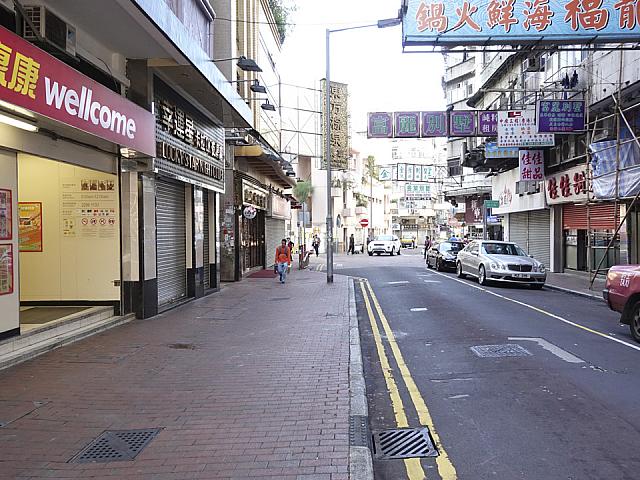 寧波街（Ning Po St）入ると左手にスーパーWellcomeがある