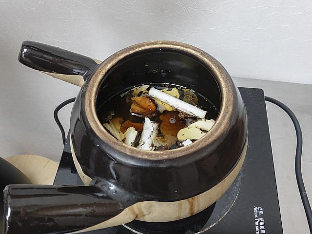 約１500mlのお水に１パックを入れ煎じます