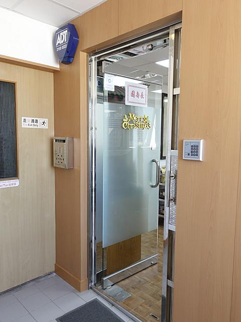 １６階ワンフロアですのでドアはひとつ