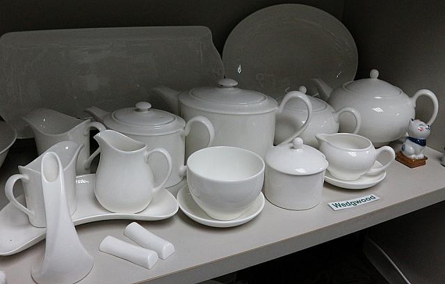 ◆「プレーン」シリーズ<br>いつまでも飽きのこないファイン・ボーンチャイナの上品な白い食器は、お料理を引き立ててくれます。