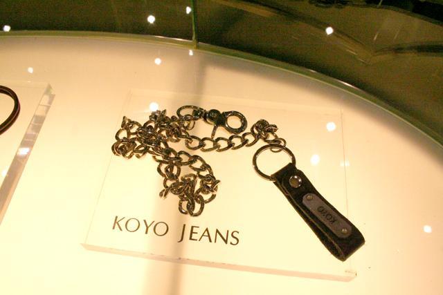 腰もとのアクセントになるキーチェーンHK$358