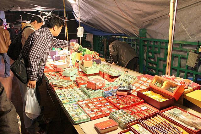 翡翠などの専門店