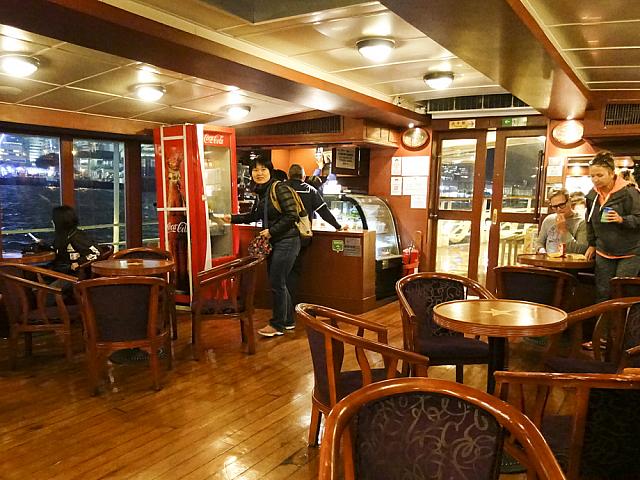 売店にチケットを提示すれば交換してくれます