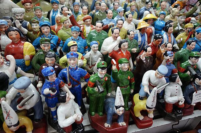 文革人形たち。さらし者人形があったりするのはちょっとコワイ…