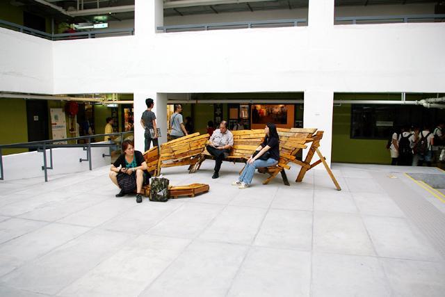 また違った面持ちで、座っている人まで作品の一部みたい。