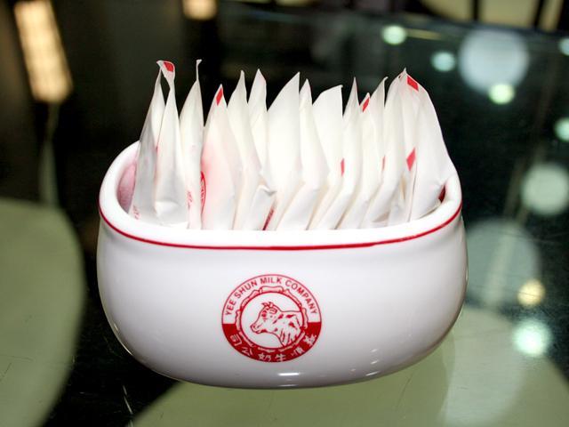 小物入れ $20 
お店ではお砂糖を入れるのに使われています。ゼム・クリップやこまごましたものを入れるのに便利そう。