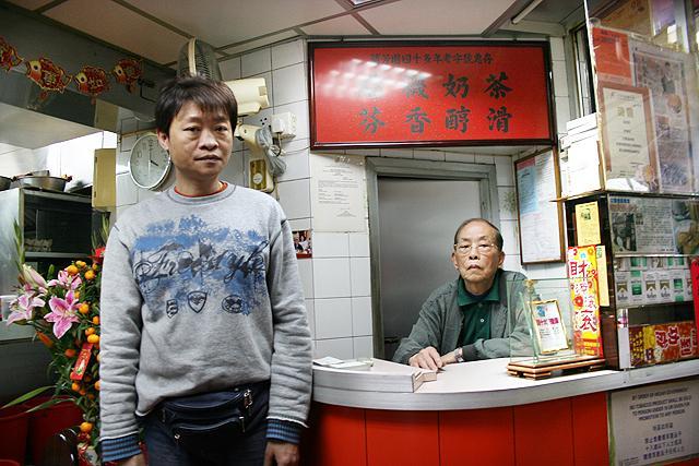林さんと、現在の蘭芳園の主力選手、息子さん。 