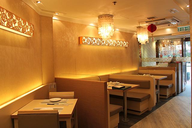 入ってすぐの席