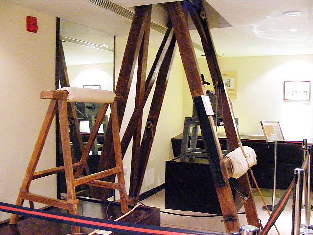 鞭で打たれる際に使われる刑具