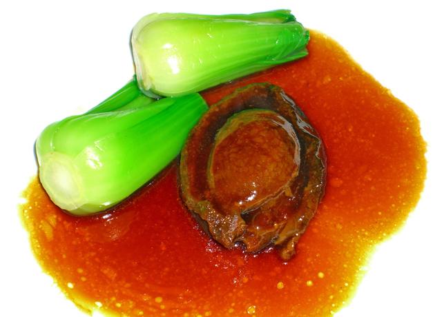 「蠔皇原隻三頭鮮鮑魚」<BR>Braised whole Australian abalone (per piece)\\nHK$238 \\n \\n \\n