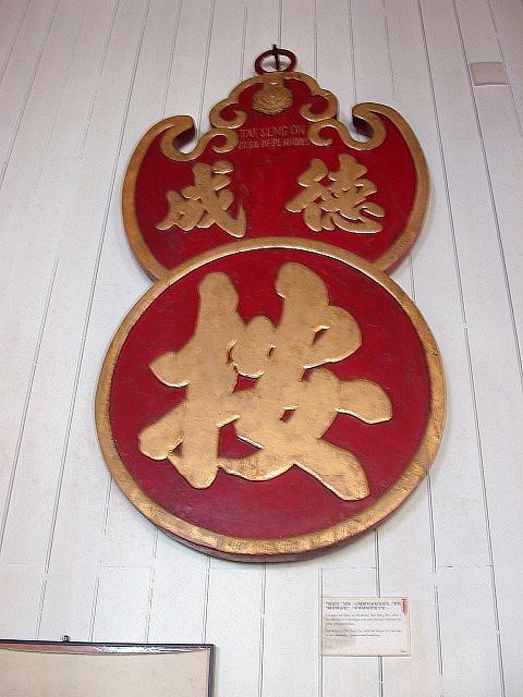 大きな看板がドーンと構えています