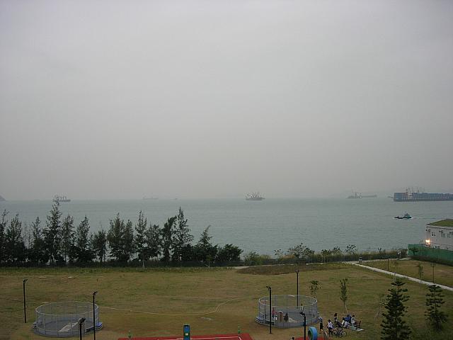 海を眺めながら、遊ぶ公園も。