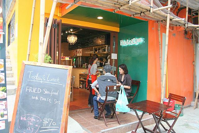 入口は、オープンテラス風
