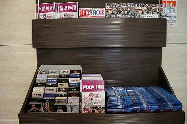 ロビーには地図や割引などの特典があるショップカードが置いてあります。