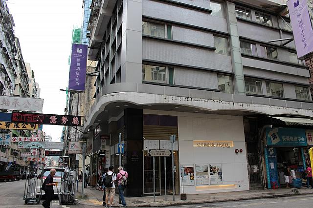 ホテル外観。客室は3階まで。