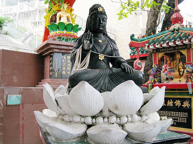 ついつい拝みたくなりますね