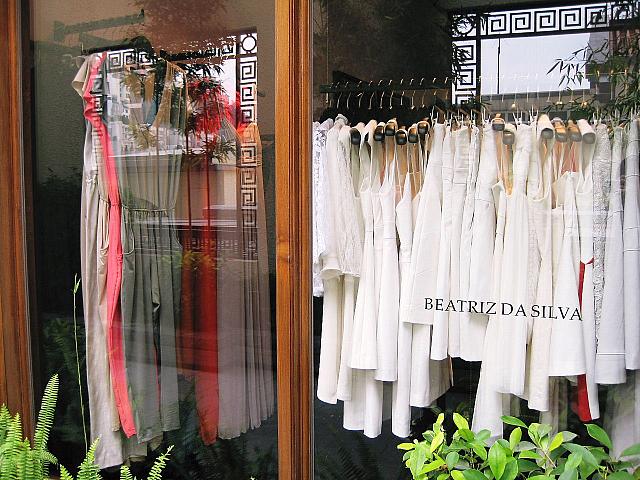 素敵な雰囲気の洋服やさんも