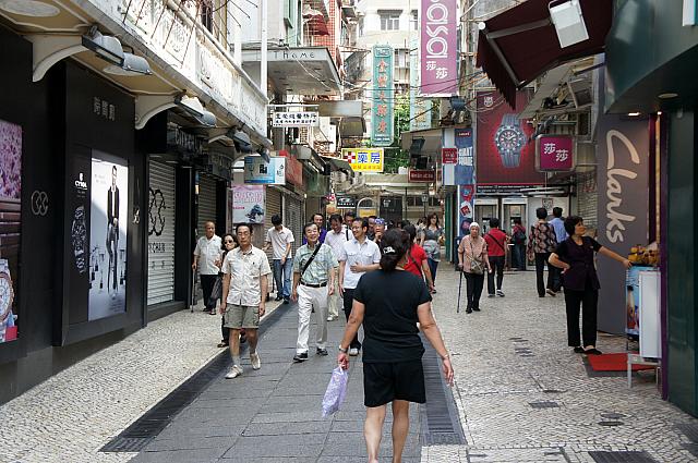 賑やかなショッピングストリート