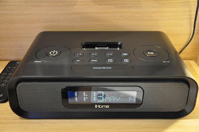 iPod用スピーカー付きの時計です。