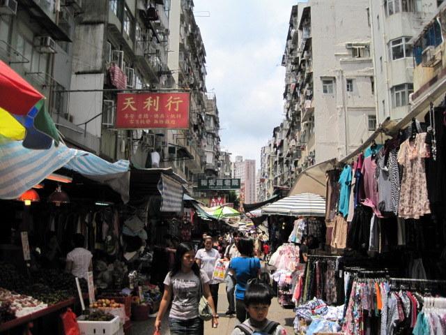 新填地街の市場