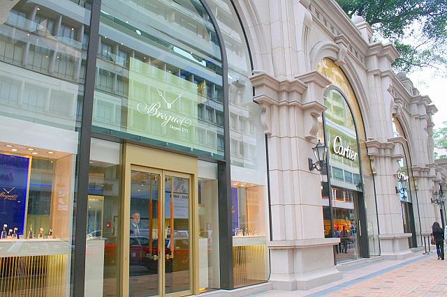 高級ブランドの名店街