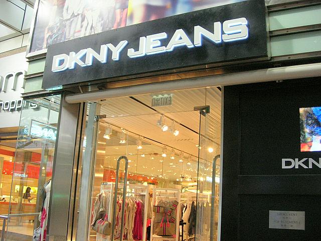 『DKNY JEANS』
