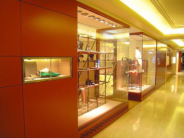 『Hermes』メゾネットフロアにもあります