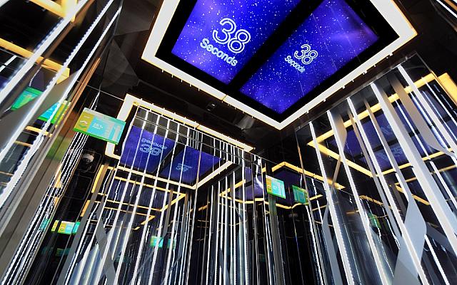 香港最速のダブルデッキ・エレベーター