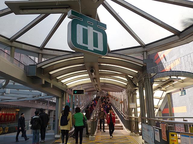 この地点からエスカレーターの旅が始まります！
