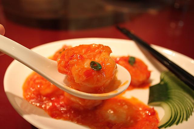 一口では食べられない、この大きさ!