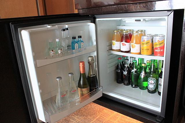 ミニバーは有料