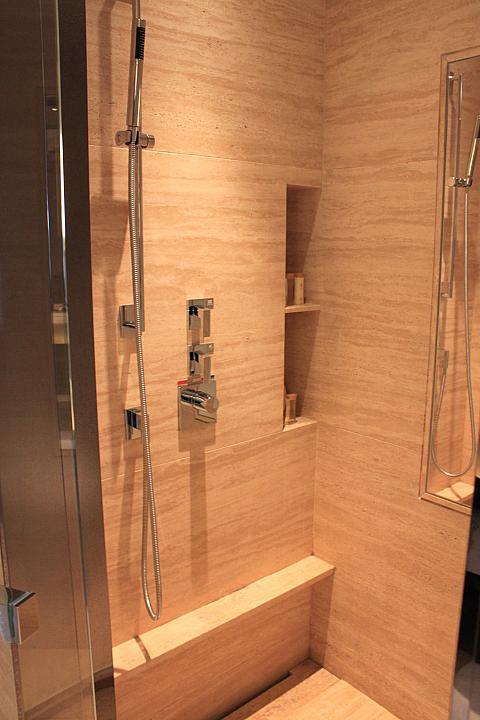 シャワーブース