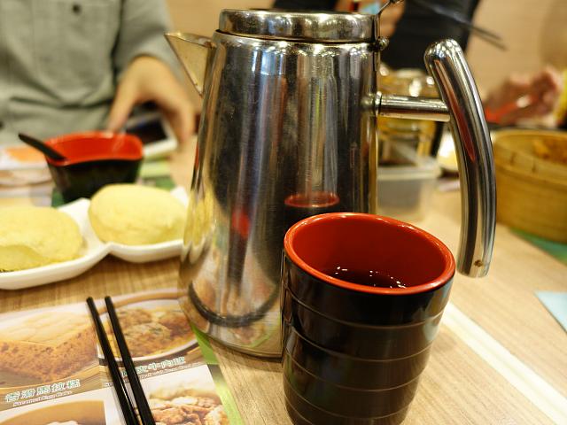 お茶はセルフサービスです。お茶代がしっかり取られているので、遠慮なく飲みましょう（笑）。