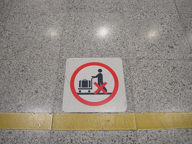 セントラル駅にはカートでは入れません