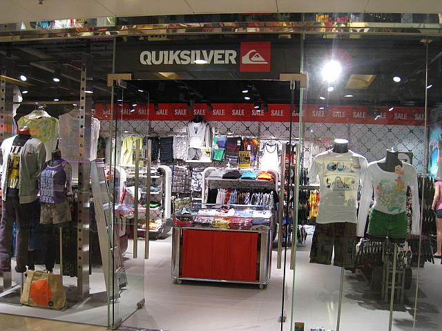 *4. Quick Silver<BR>スノーボード・サーフウェアショップ。