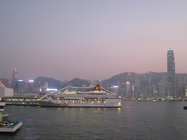 日が暮れるにつれて、幻想的な景色が見えてきます。