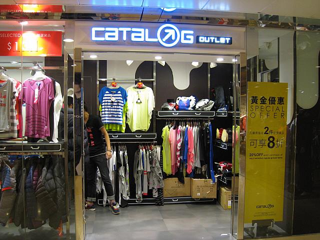 9. Catalog<BR>
スポーツシューズ、ウェア、アウトドアウェアなどを取り揃えています。