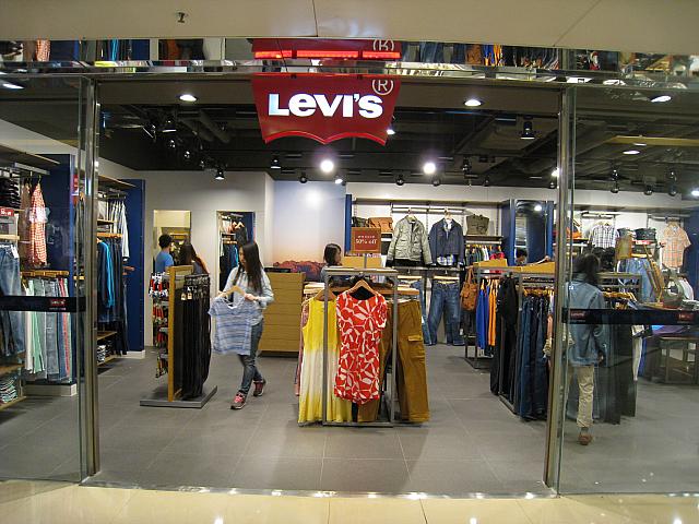 *26. Levi\'s<BR>言わずと知れたジーンズの有名ブランドをお手頃な値段で。