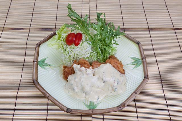 こちらが名物宮崎チキン南蛮＄70です。