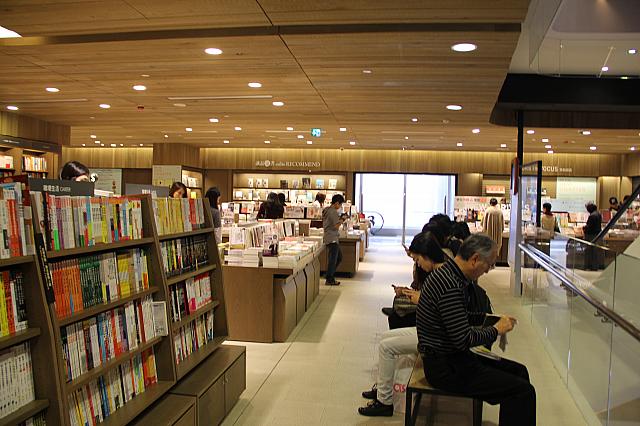 店内、書店の雰囲気