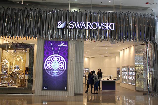 スワロフスキーも