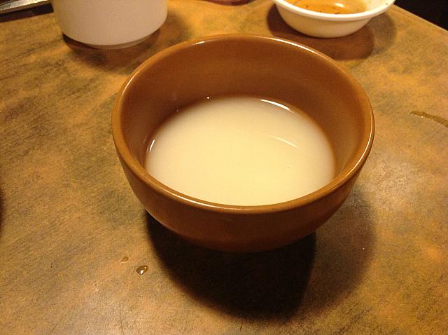 こういうお椀で飲むのが韓国流だとか