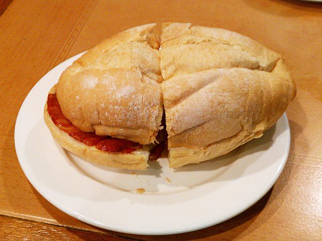 食べやすいように半分にスライスされています